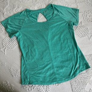 Reebok‎ women’s size large teal keyhole back short sleeve performance shirt